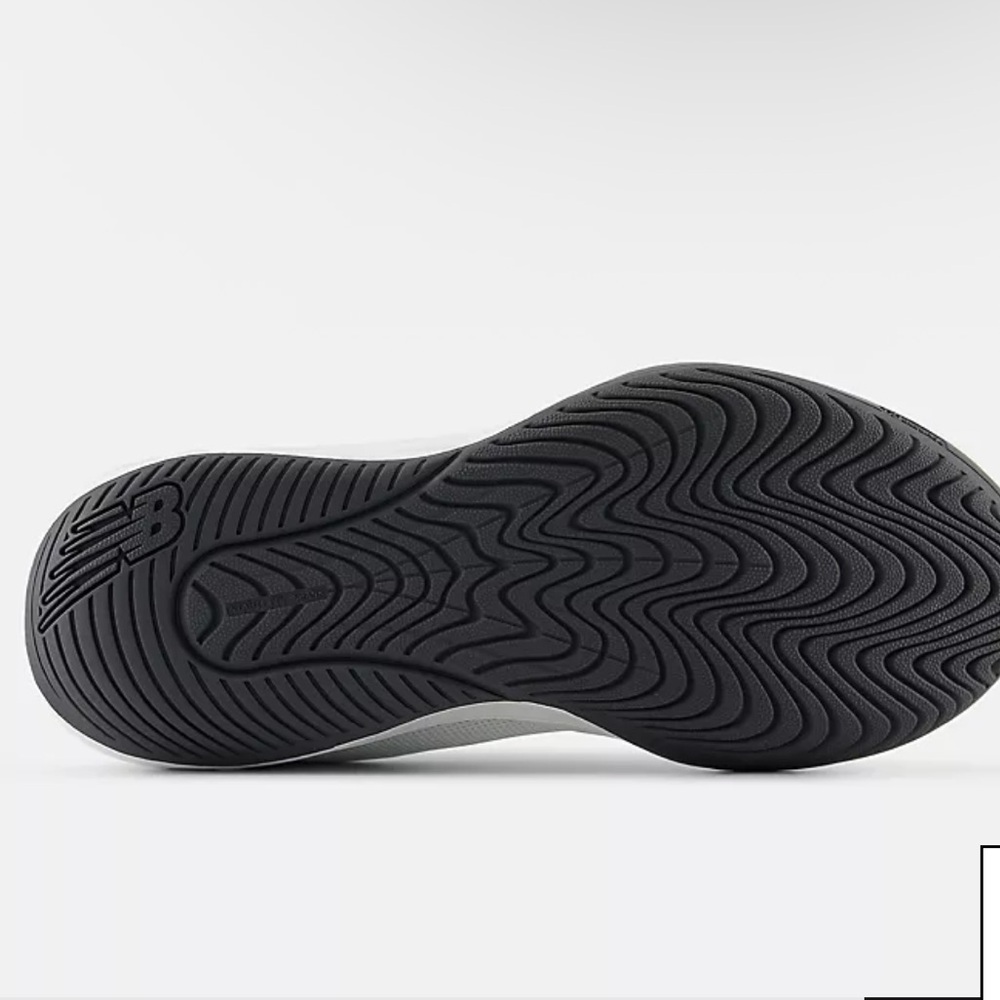 New Balance women’s 696v6 - Picture 3 of 8